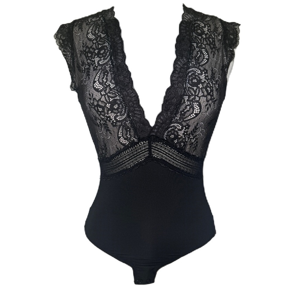 GXF Woman’s Lace Short Sleeve Bodysuit Size XS  (KM0067)